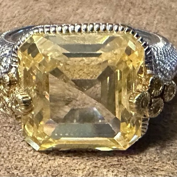 Judith Ripka SS , 18k , and yellow canary stone -6.5-6.75 size - Picture 16 of 16